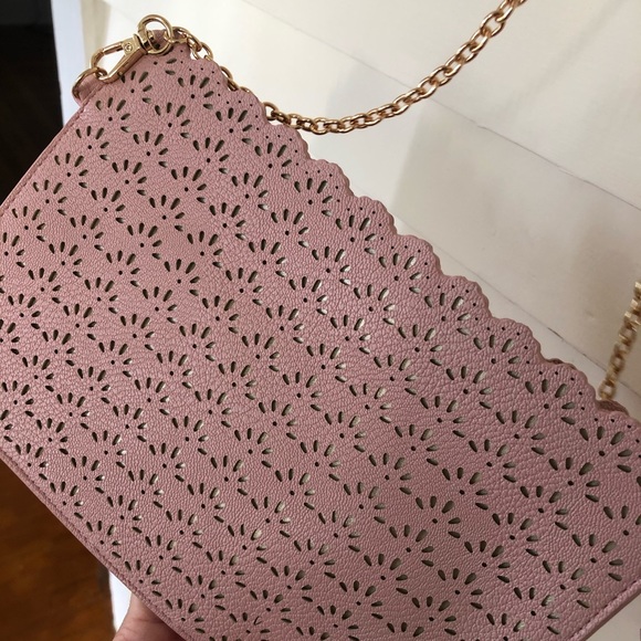Gold Chain Laser Cut Purse - Picture 2 of 3